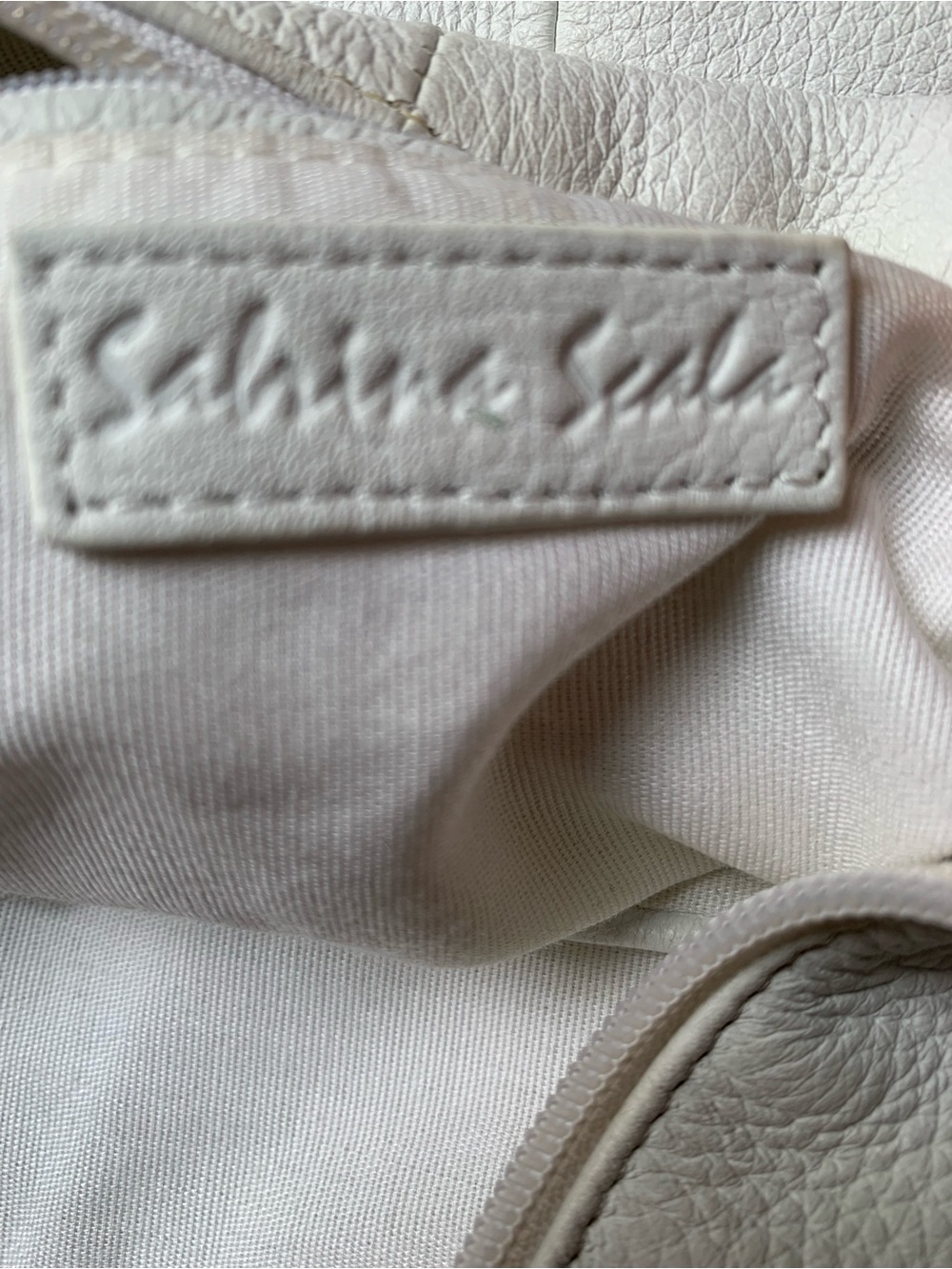 Sabrina Scala white shoulder bag with a rainbow strap. - Picture 4 of 6